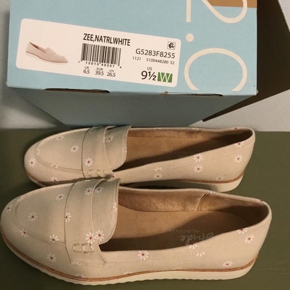 LifeStride Zee Loafers, natural, 9.5W - Picture 3 of 7